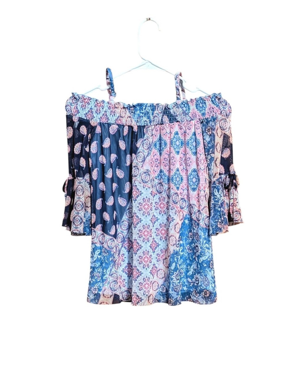 Amy Byer Bell-sleeve Off-the-shoulder Top